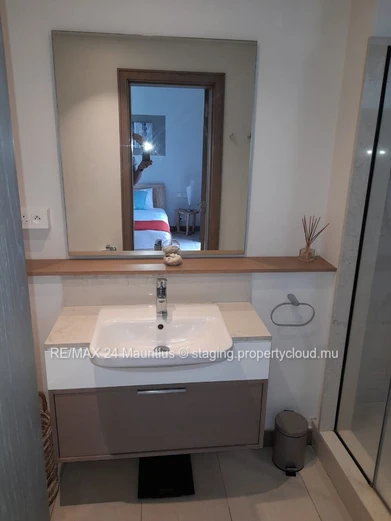 Exquisite 2-Bedroom Apartment with Golf Course Views