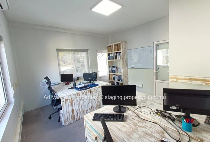 À louer – Bureau indépendant de 34 m² (rez-de-chaussée)