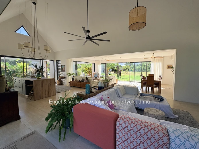 FOR RENT - Contemporary Villa in Tamarin