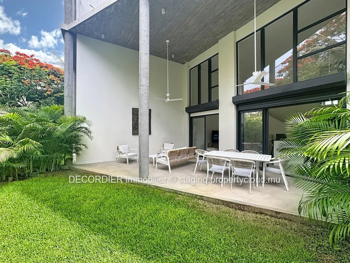 Magnificent duplex apartment in Pointe aux Cannoniers