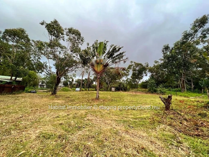 A VENDRE - OPPORTUNITE A SAISIR !!! Magnifique terrain de 83 toises bénéficiant d'une vue exceptionnelle sur la monta...