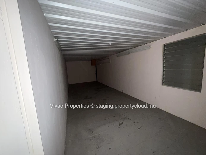 Industrial warehouse for sale in Pailles, area of 1580m² on a plot of 2533m² with the option of additional developmen...