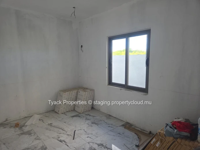 Villas à Vendre à Calodyne – 3 Chambres, Piscine & Jardin