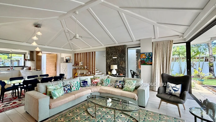 Sublime turquoise sea view from this beautiful villa, its lovely terrace and gazebo with infinity pool, located in a ...
