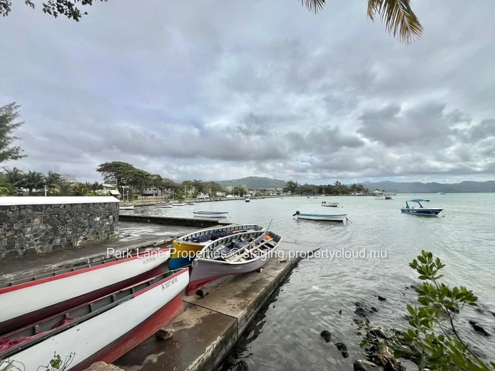 Terrain en bord de mer à vendre – 737 m² à Mahébourg