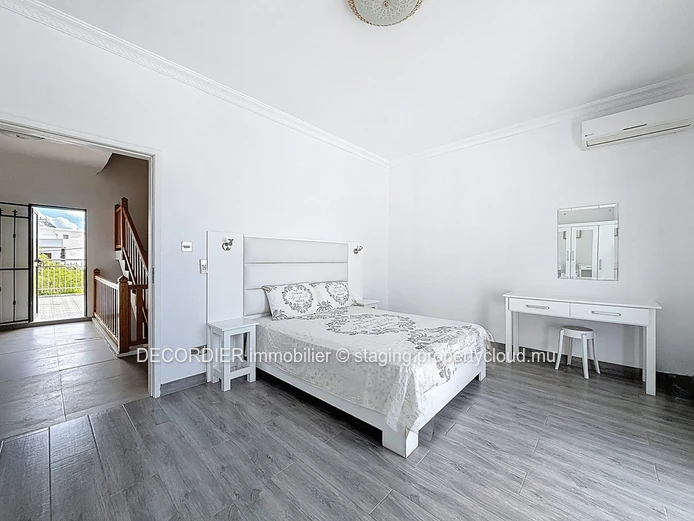 Belle villa moderne de 230 m² à Pereybere – Résidence sécurisée avec piscine (Mandat exclusif)