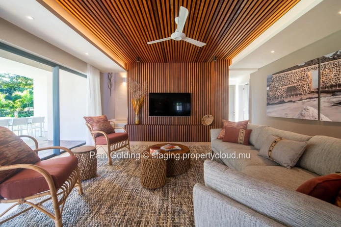 Cette fabuleuse villa moderne, entièrement meublée et prête à être emménagée, a été conçue par des experts en décorat...