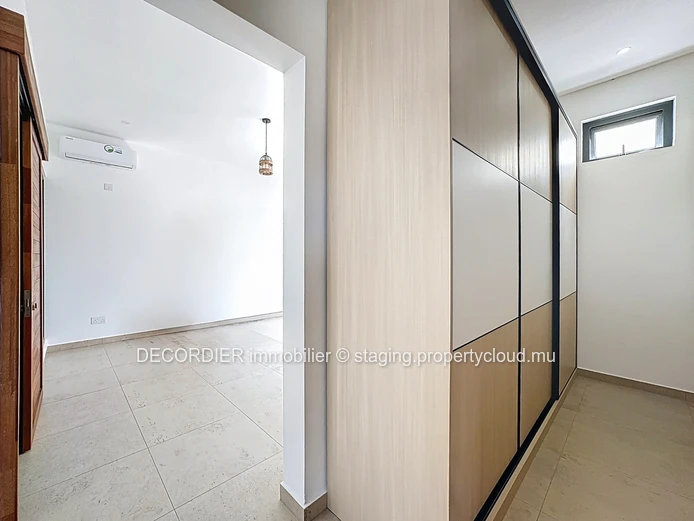 New villa in a residential area (Sole Mandate)