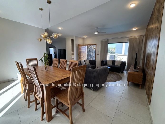 New villa with swimming pool and enclosed garage – Pereybère 