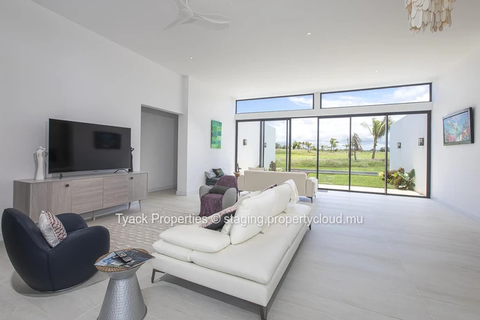 Elegant contemporary villa with stunning golf views