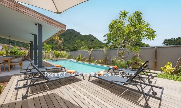 Luxury 5-Bedroom with Private Pool in Tamarin
