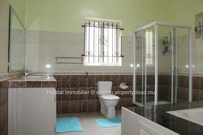 FOR SALE - Unfurnished single storey house of 464 m2 in Gentilly in Moka.