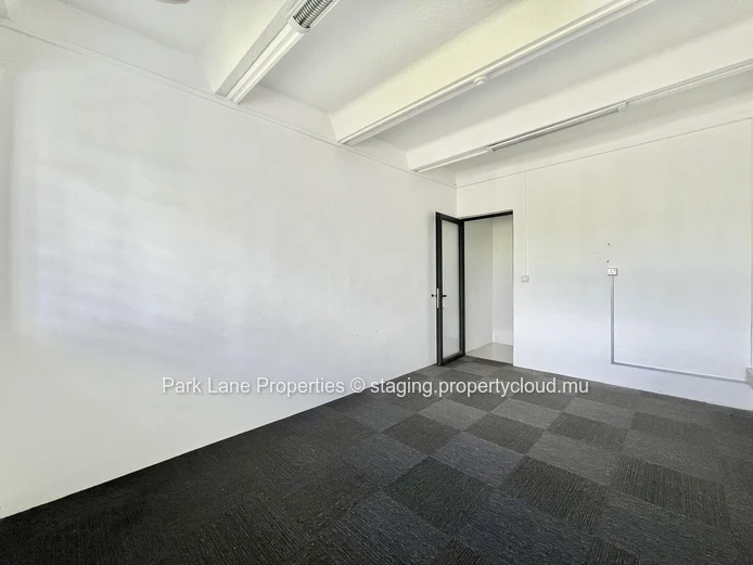 Your perfect 17 m² office: Nature, comfort & convenience in Phoenix