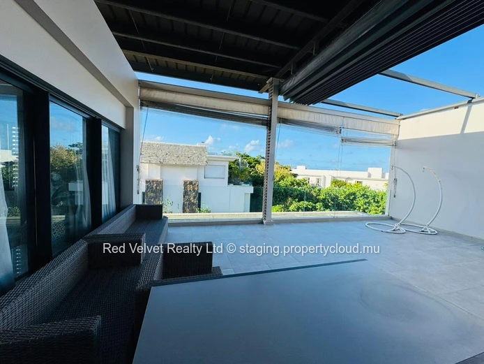 Penthouse meublé à louer à Rivière Noire - Black River, 230m², 3 chambres, services et aménités inclus, vue sur mer. ...