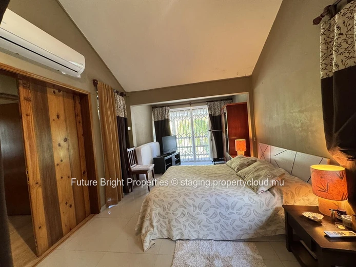 Coastal Charm & Comfort in the Heart of Albion – Just Steps from the Beach!