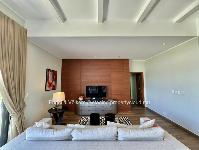 Magnificent 4-bedroom Penthouse, tastefully decorated and furnished with care.