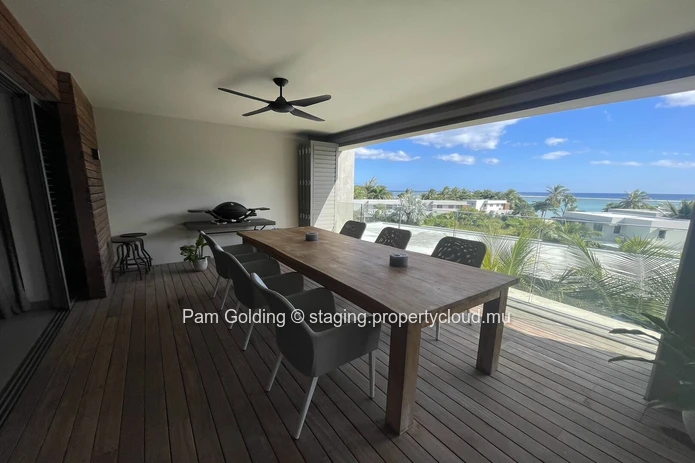 Impressive 3 Bedroom Apartment with Ocean Views and direct beach access in Tamarin