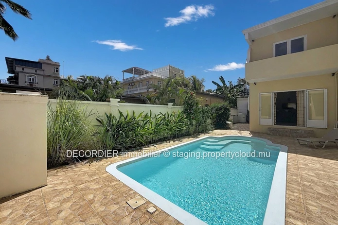 Maison en duplex à louer – Trou aux Biches