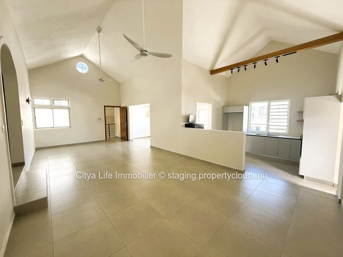 Maison Spacieuse Rénovée à Vendre à Rose-Hill – Idéale pour Investissement ou Résidence Familiale