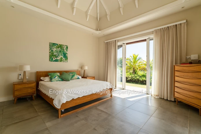 Contemporary Single Storey Villa with Sunset Views