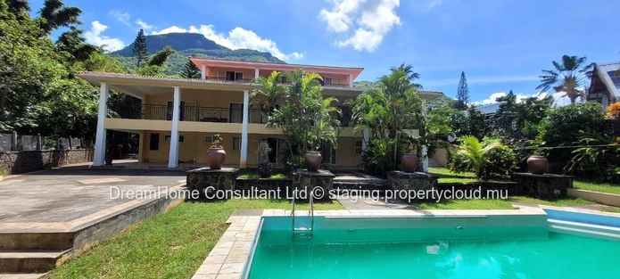Exceptional 5-Bedroom Villa for Sale in Gated Residence – Black River