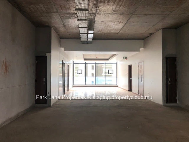 Immeuble récemment construit pour des espaces de bureaux à Ebene