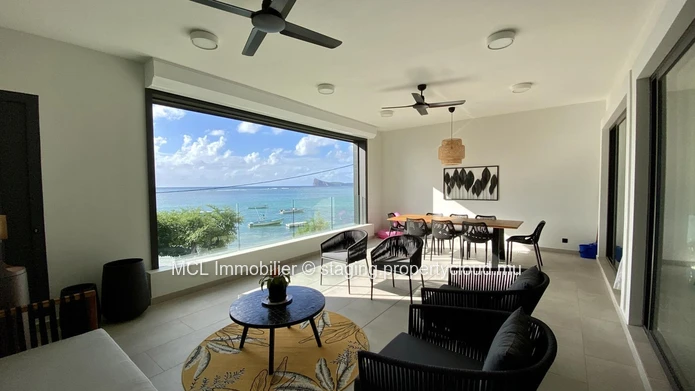 3 bedroom beachfront apartment in Pereybere