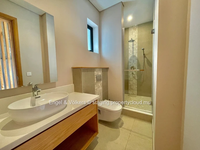 Contemporary Penthouse with Exclusive Lift Access & Mountain Views