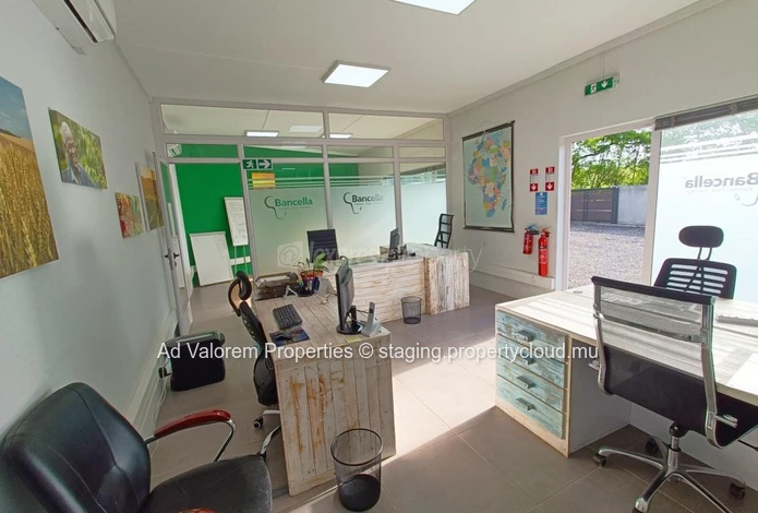 À louer – Bureau indépendant de 34 m² (rez-de-chaussée)