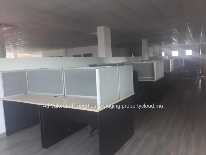 Espace Commercial/Bureau/Call Center a louer – Belle Rose