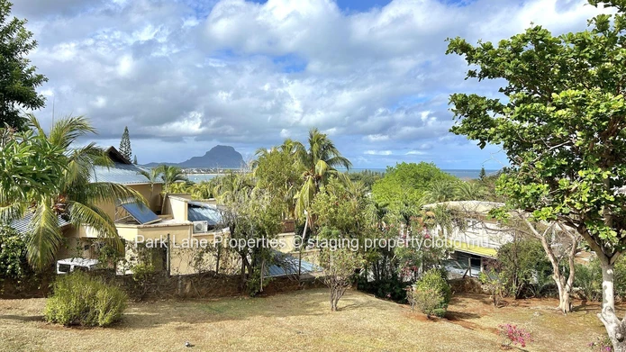 Elegant Colonial Home in Prestigious Gated Complex
