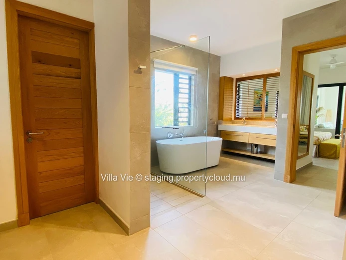 Péreybère - 3-bedroom luxury beachfront apartment (Sole Mandate)