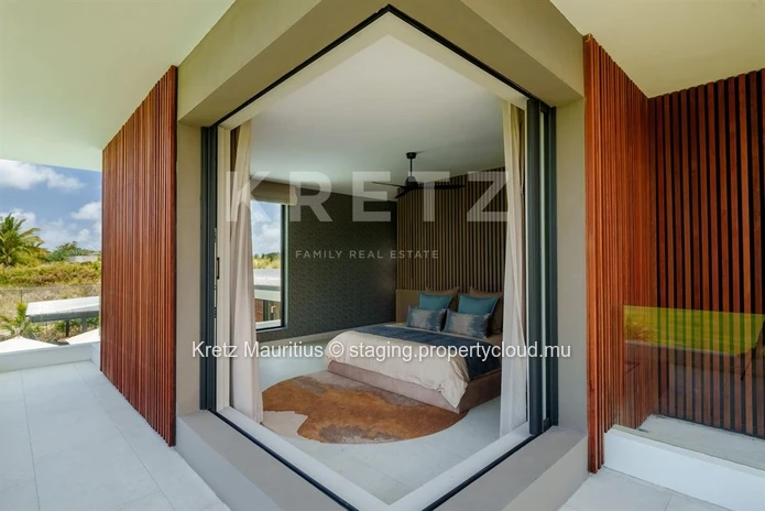 Exceptional golf-front villa, designed for entertaining