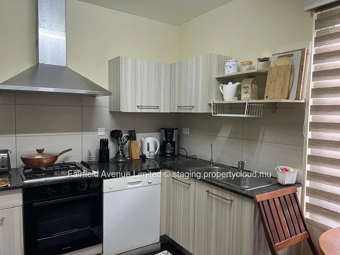 Maison meublée 4 chambres avec bureau à louer à Moka
