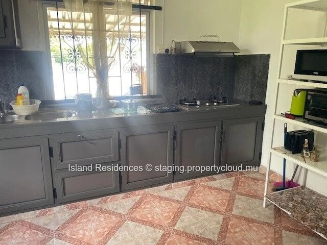 Spacious 3 bedroom apartment with a large covered terrace