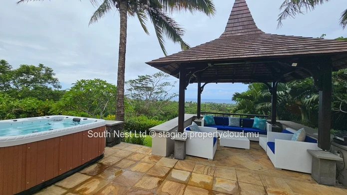 Luxury 5-bed sea view villa 