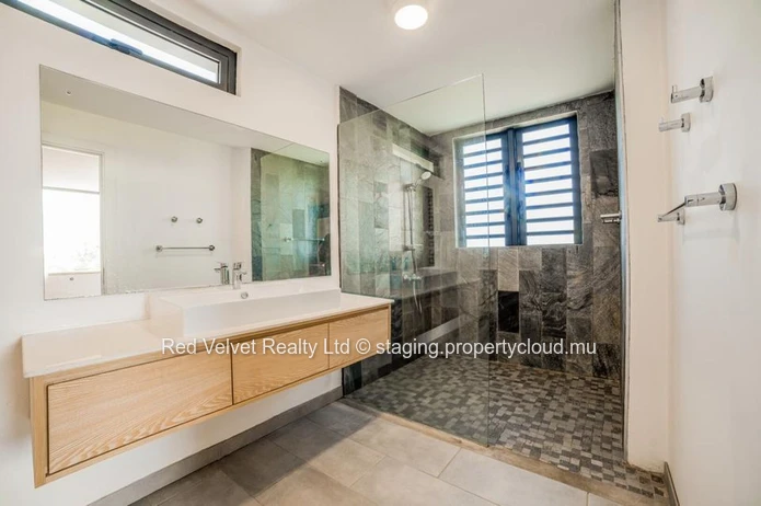 Charming Villa for Rent in Gated Community in Flic en Flac 