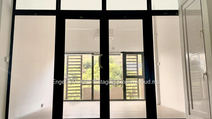 Bright Open-Plan Office with Mountain Views for Rent