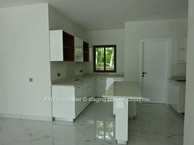 To rent Brand New 3 bedrooms apartment in Grand Bay