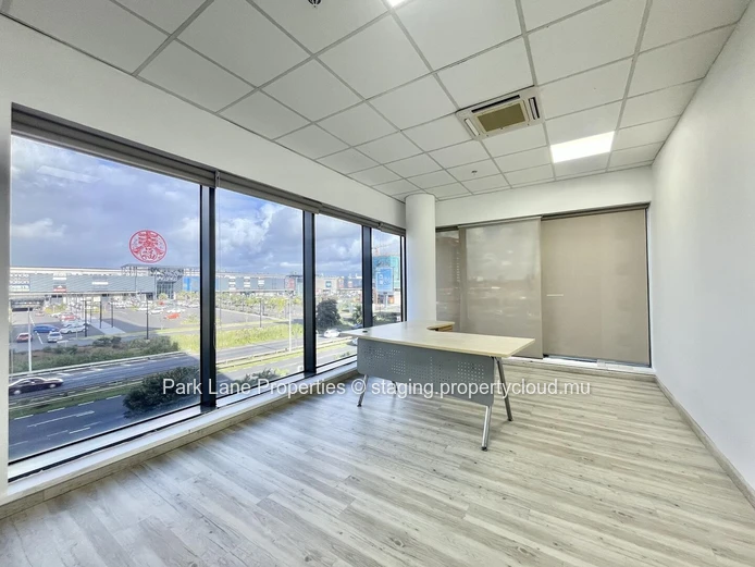 Modern 366 m² office space  in Ebene Cybercity – Prime business location