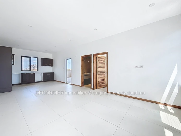 Penthouse located in a complex with elevator and shared swimming pool