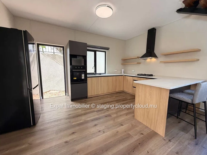 Villa neuve 3 chambres avec piscine privative à louer – Calodyne