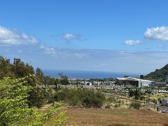 Prime 1800m2 commercial building in bagatelle: ground + first floor for rent