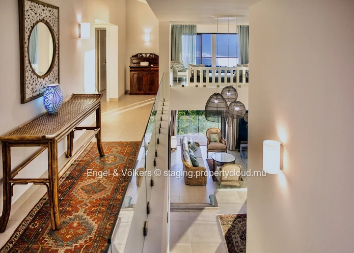 Luxurious Villa with Breathtaking Panoramic Sea Views