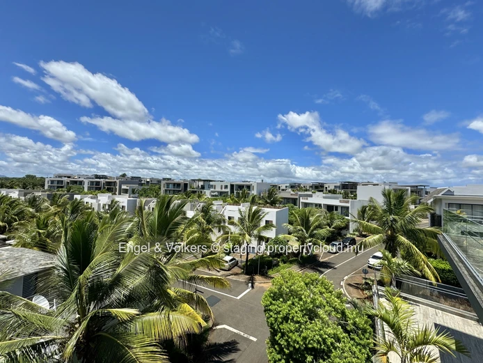 Magnificent 4-bedroom Penthouse, tastefully decorated and furnished with care.