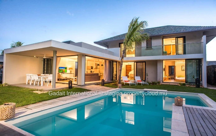 Villa avec piscine privée et jardin tropical à vendre | Rivière Noire