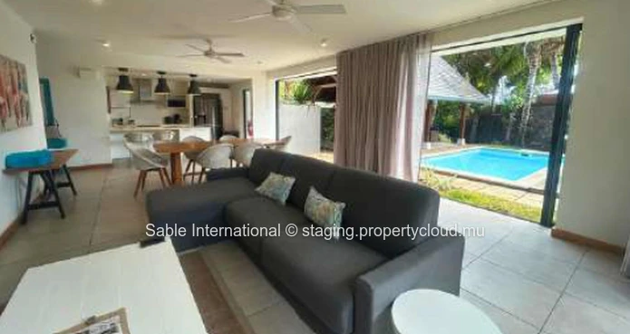 Villa PDS 181m², 3 chambres, piscine privée, proche bus et golf, meublée, climatisée, lumineuse.  à Rivière Noire.