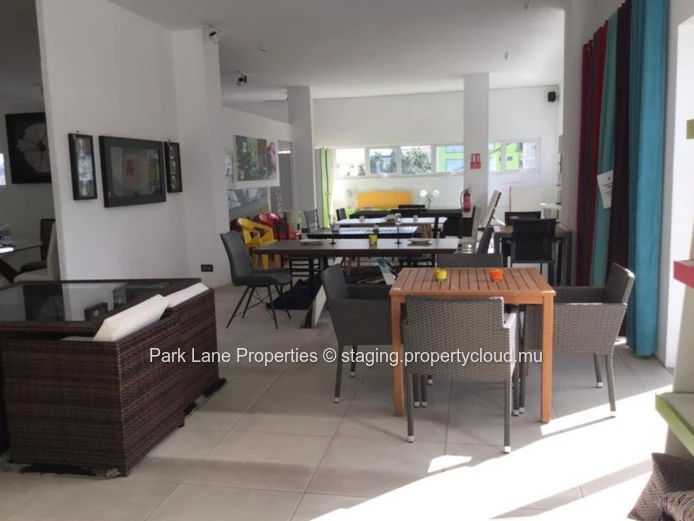 Office with exceptional visibility in Beau Bassin