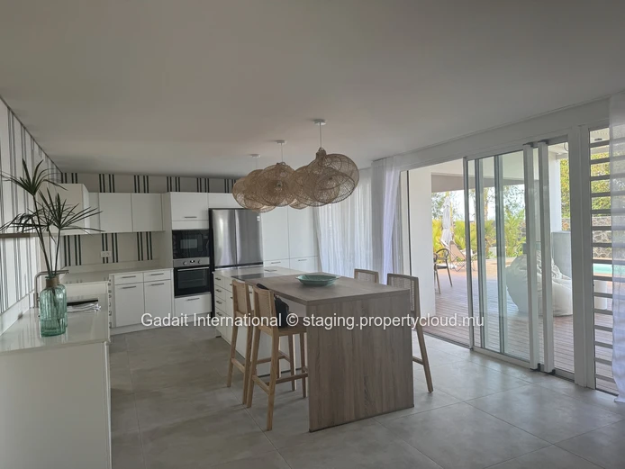 Villa pieds dans l'eau à louer – Pointe d'Azur, vue panoramique Coin de Mire & Îles du Nord