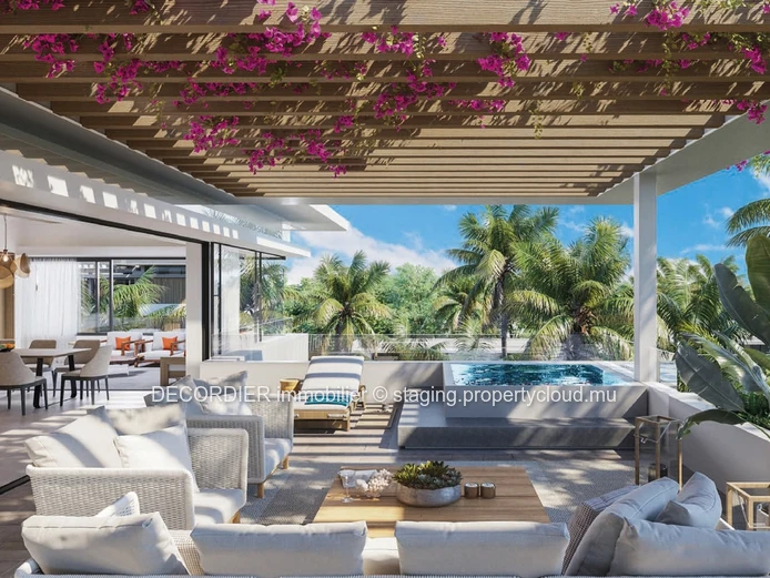 Penthouse with beach access and hotel services, accessible to foreigners.